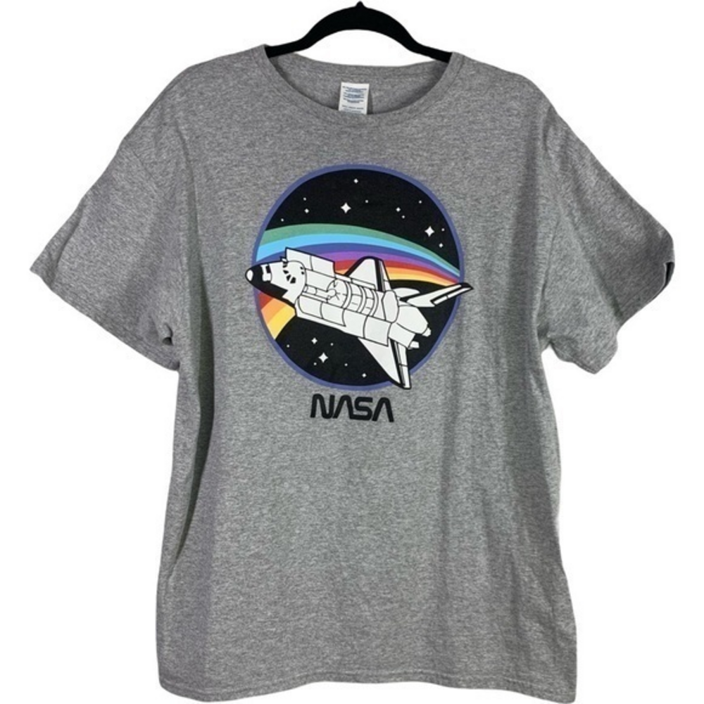 NASA Rainbow Rocket Gray‎ Graphic T-Shirt